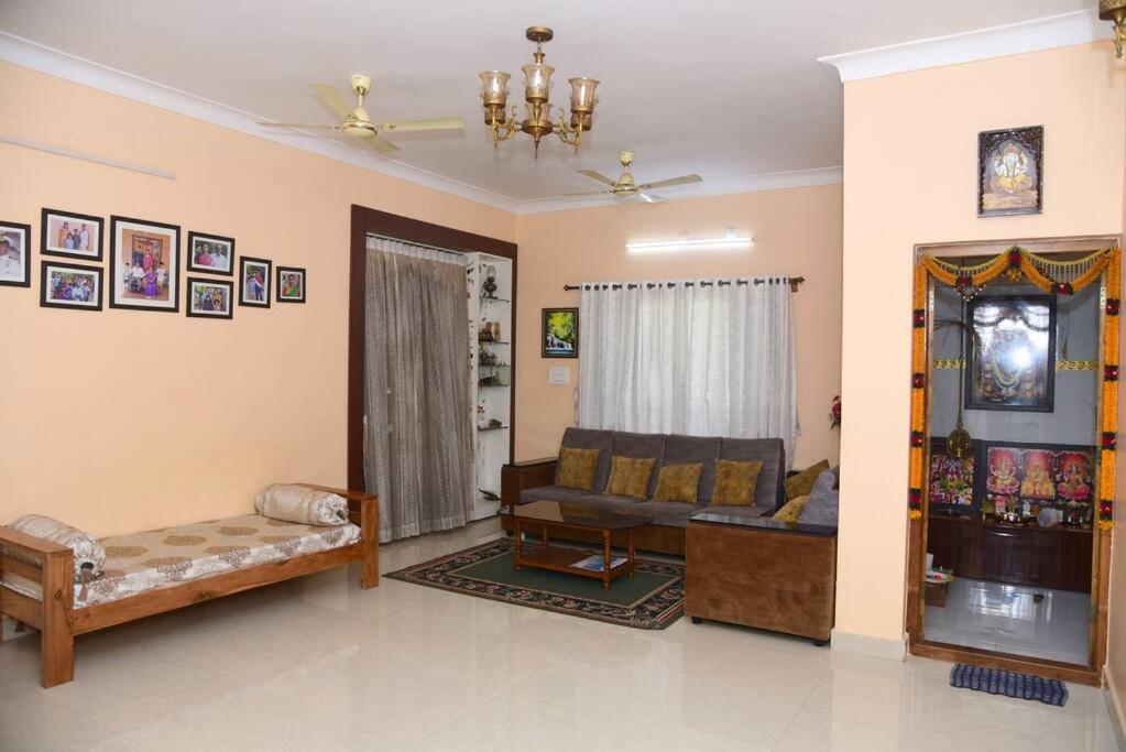 S R Luxurious Fully Ac 3 Bhk Bunglow Mysore Villa Exterior photo